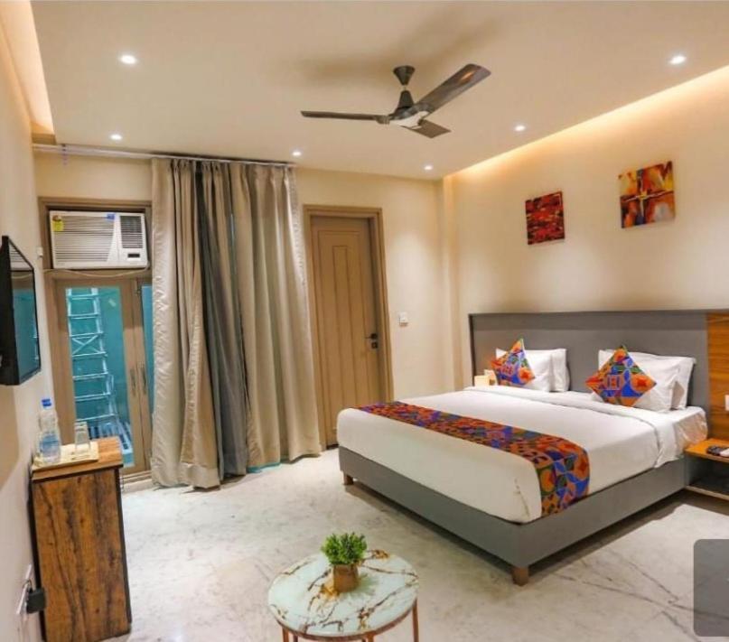 Hotel Global Corporate Noida Buitenkant foto