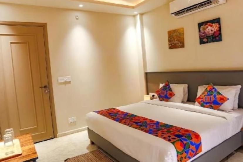 Hotel Global Corporate Noida Buitenkant foto